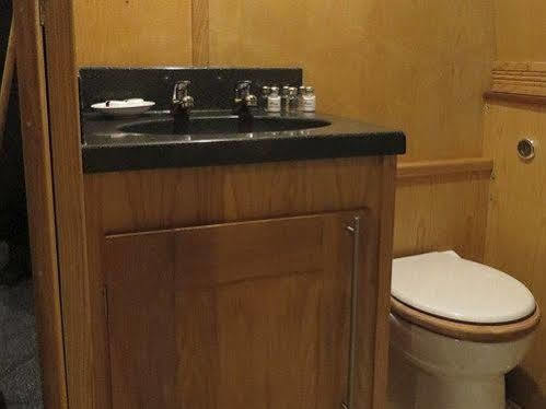 Houseboat Hotels Шефилд Екстериор снимка